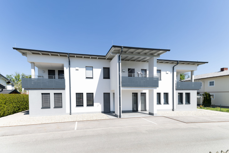 Bild zeigt das von Greil Brau errichtete Mehrparteienhaus in Oberösterreich.